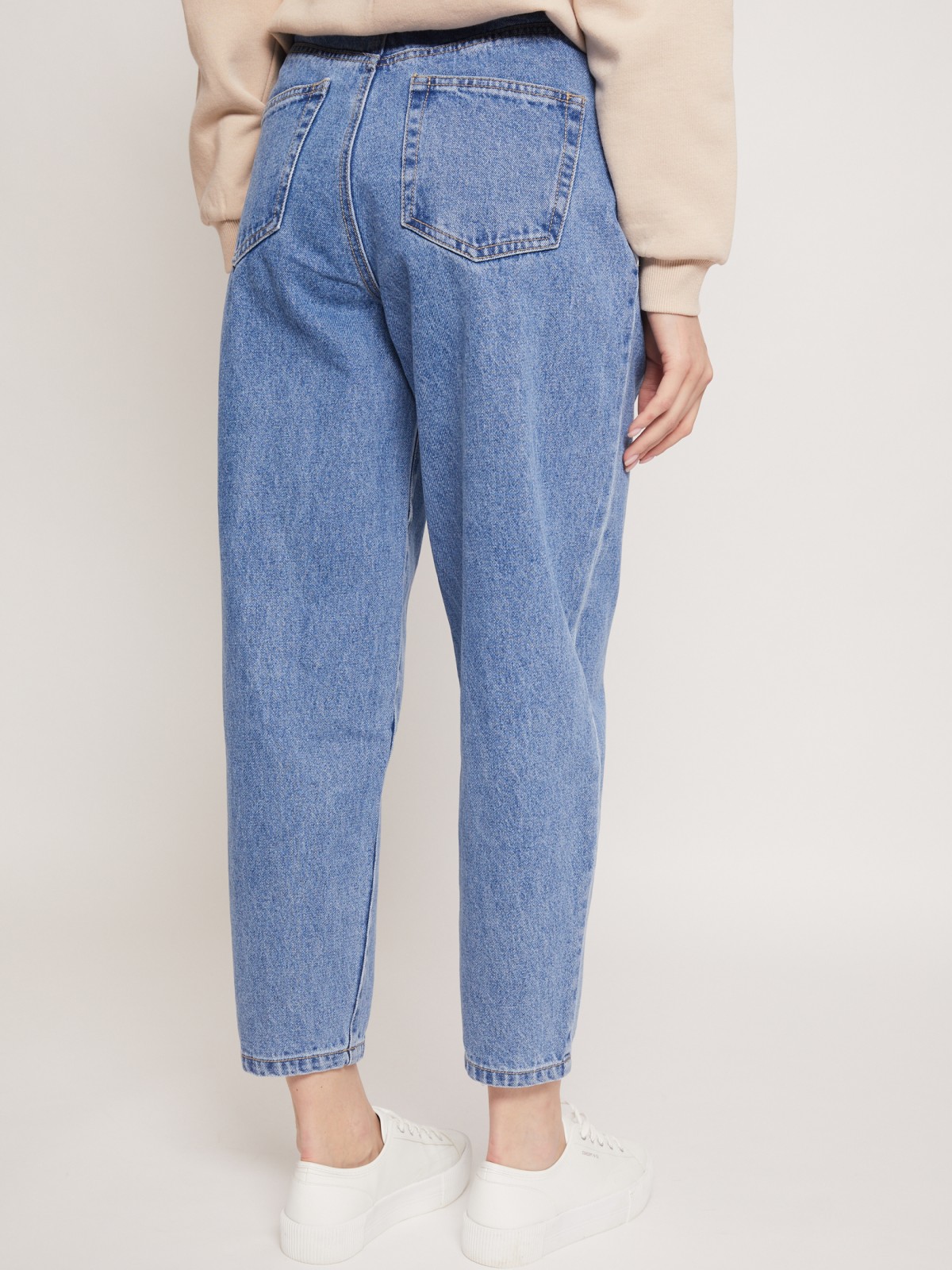 Джинсы силуэта Slouchy