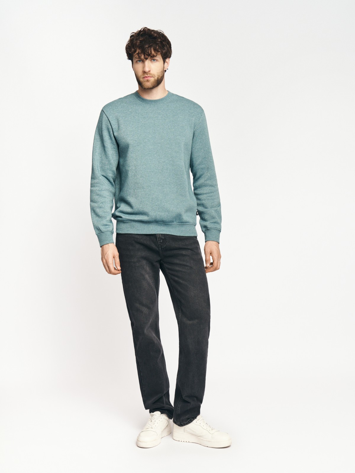 Утеплённый свитшот прямого кроя с длинным рукавом