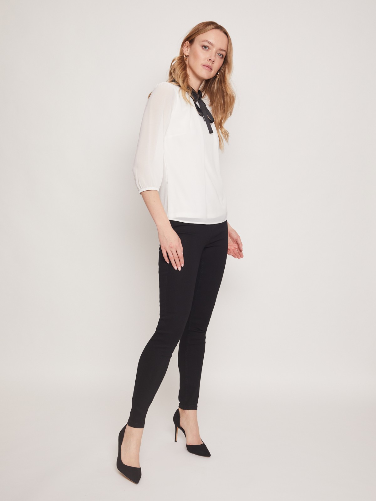 Блузка с контрастным воротником