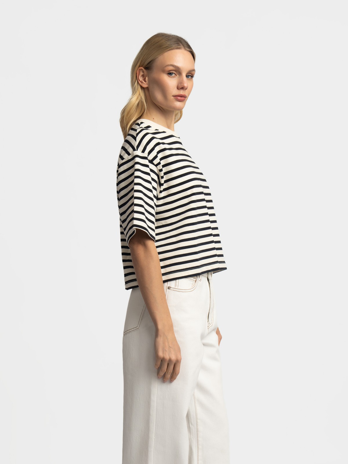 Короткая оверсайз футболка из хлопка