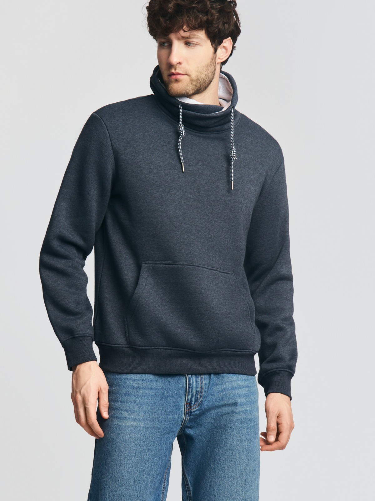 Утеплённый худи с воротником-хомутом