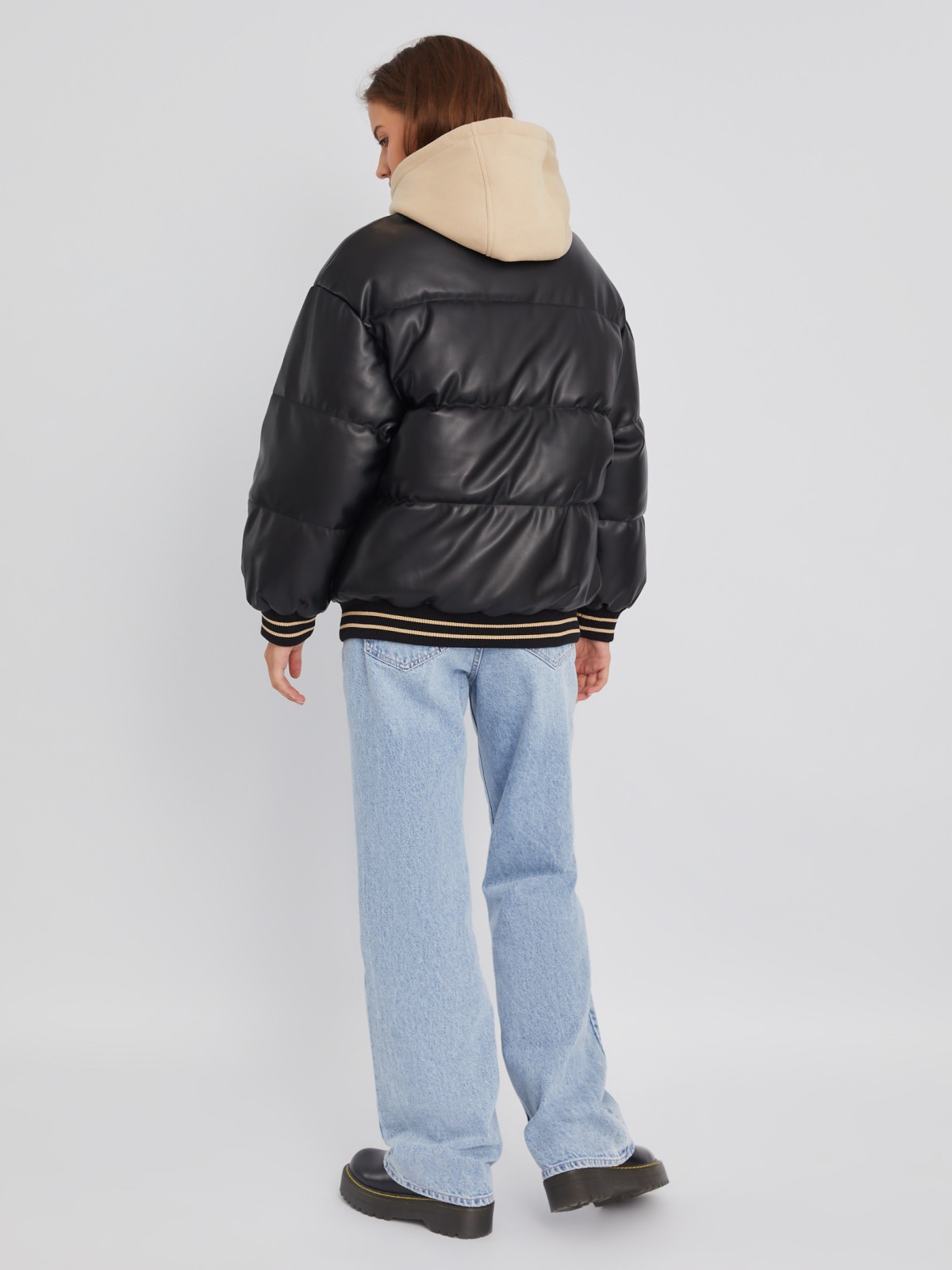 Тёплая куртка-бомбер из экокожи с воротником-стойкой и съёмным трикотажным капюшоном zolla 02334510L194, цвет черный, размер XS - фото 6
