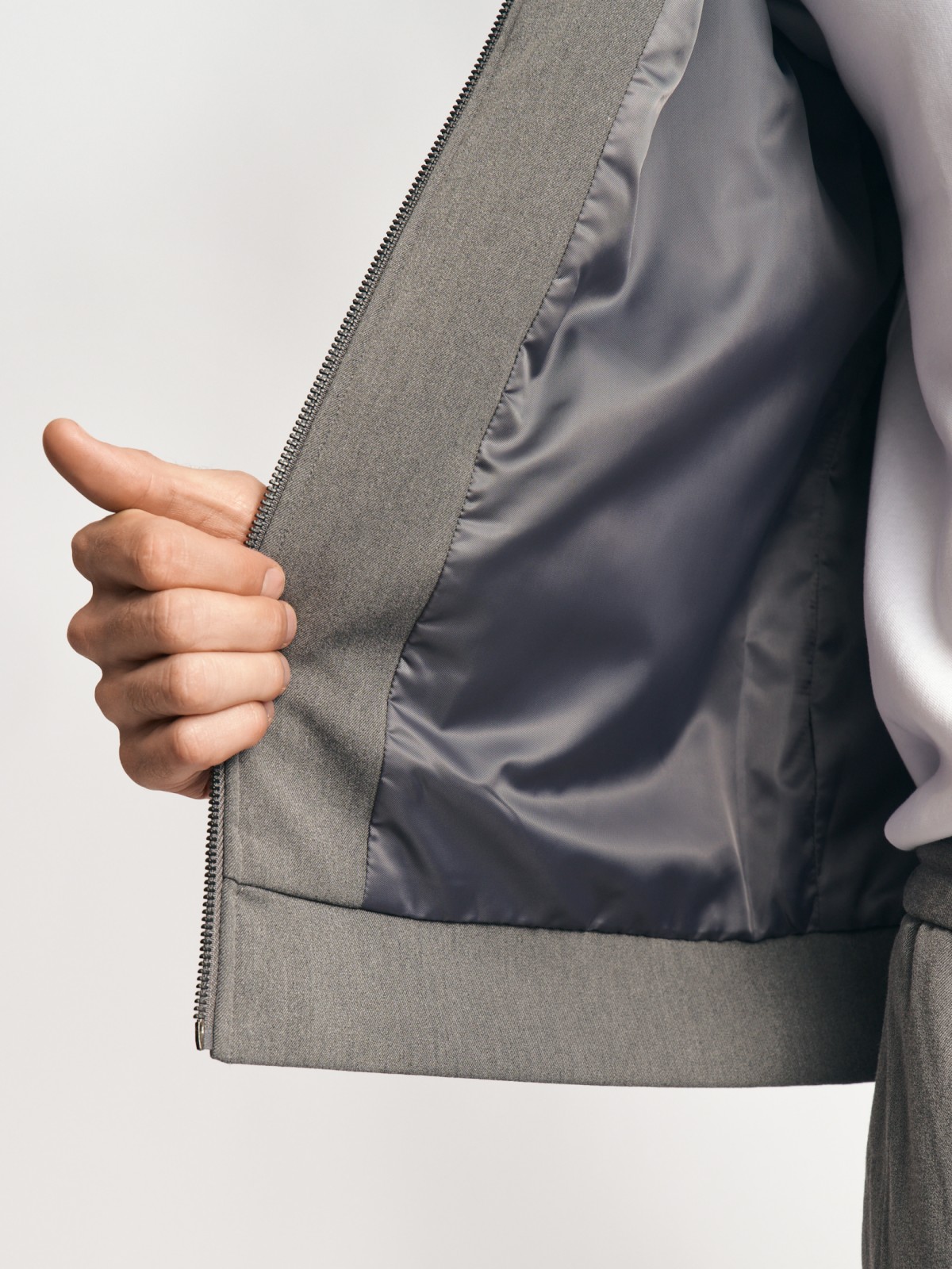 Куртка-бомбер на молнии без утеплителя