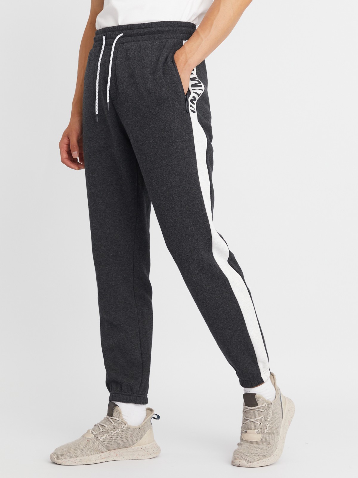 Утеплённые трикотажные брюки-джоггеры в спортивном стиле с лампасами zolla 213337660013, цвет темно-серый, размер M - фото 3