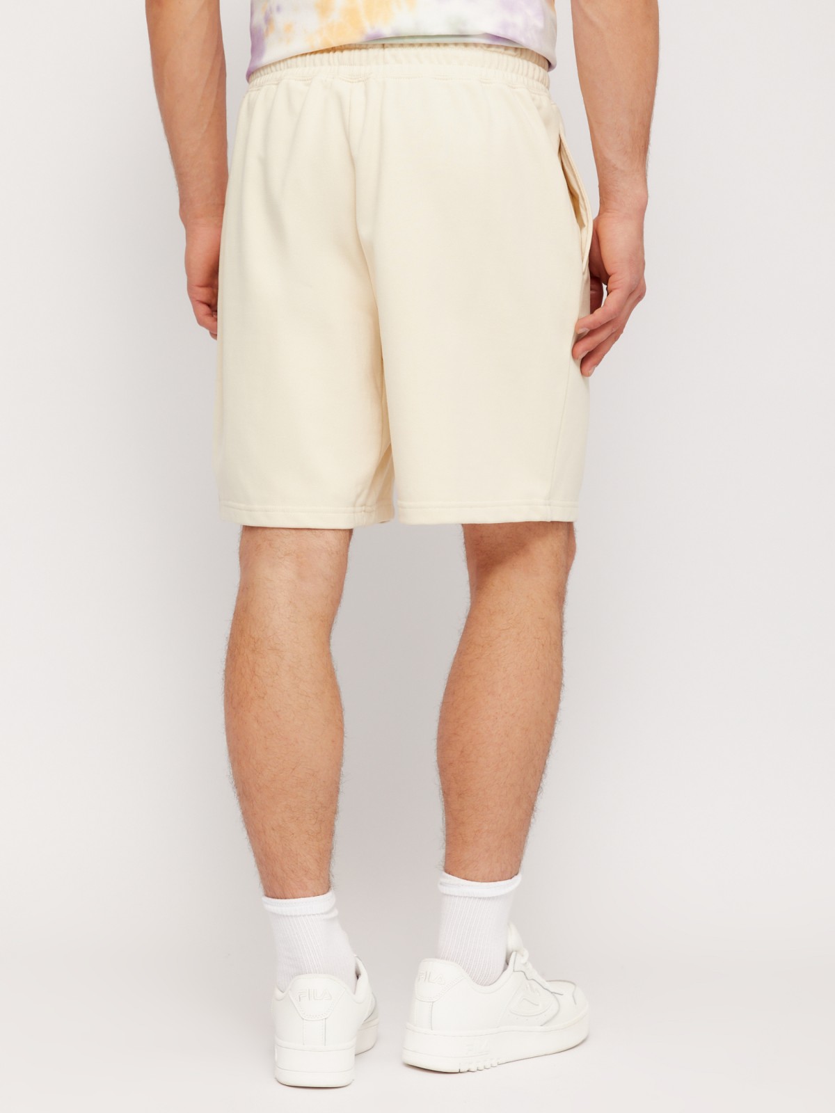 Трикотажные шорты на резинке