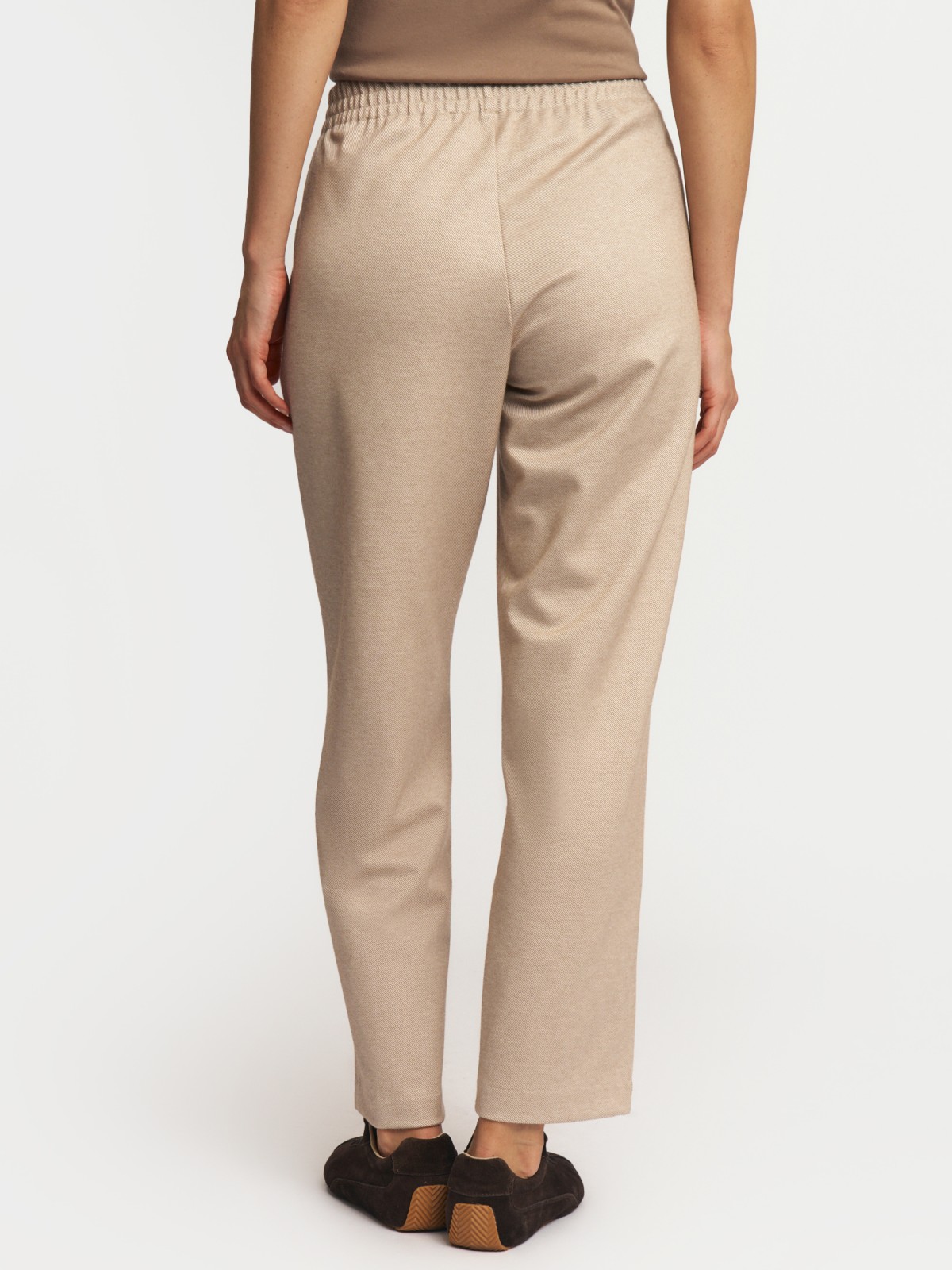 Трикотажные брюки на резинке