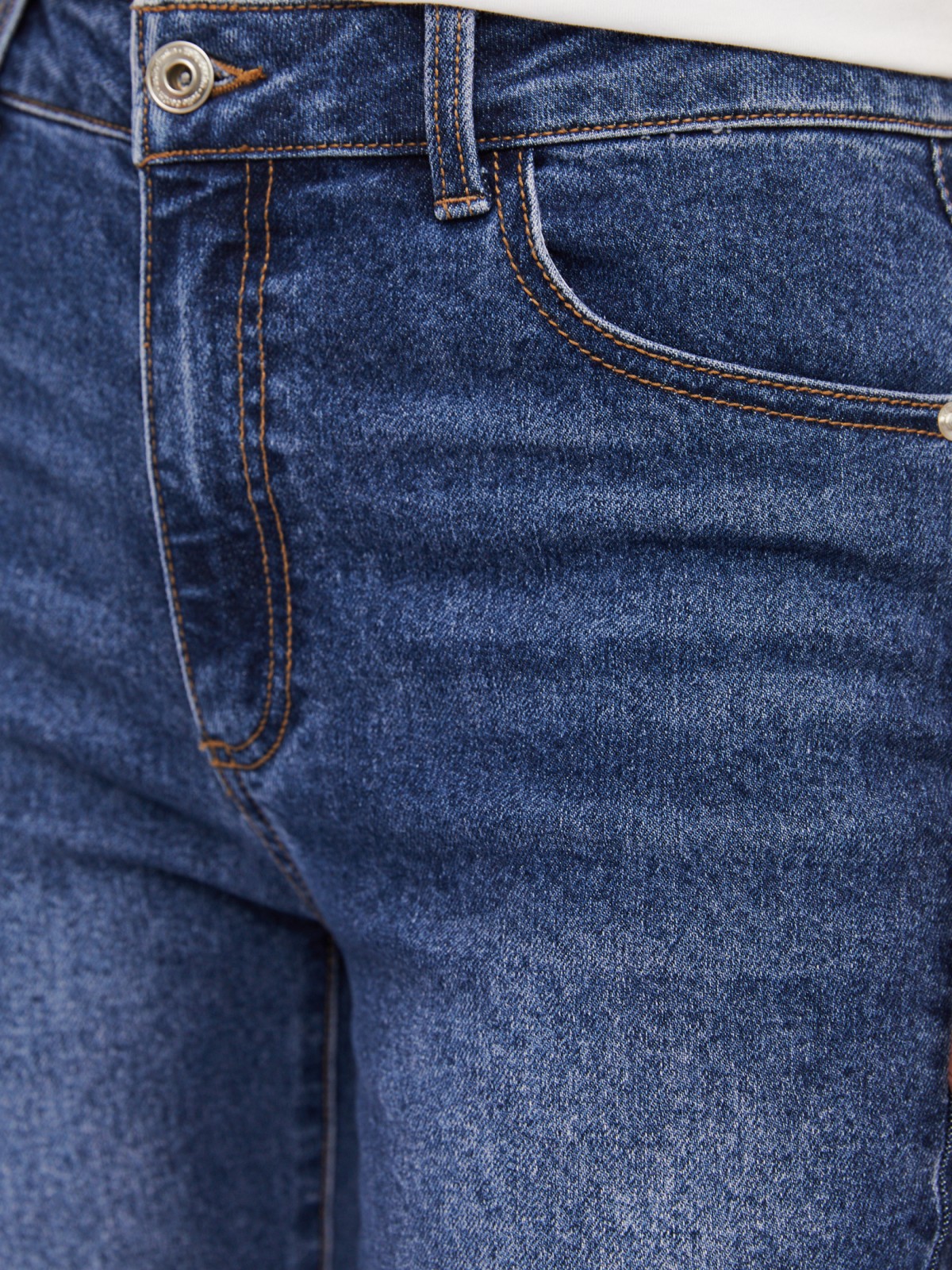 Джинсы силуэта Bootcut со средней посадкой