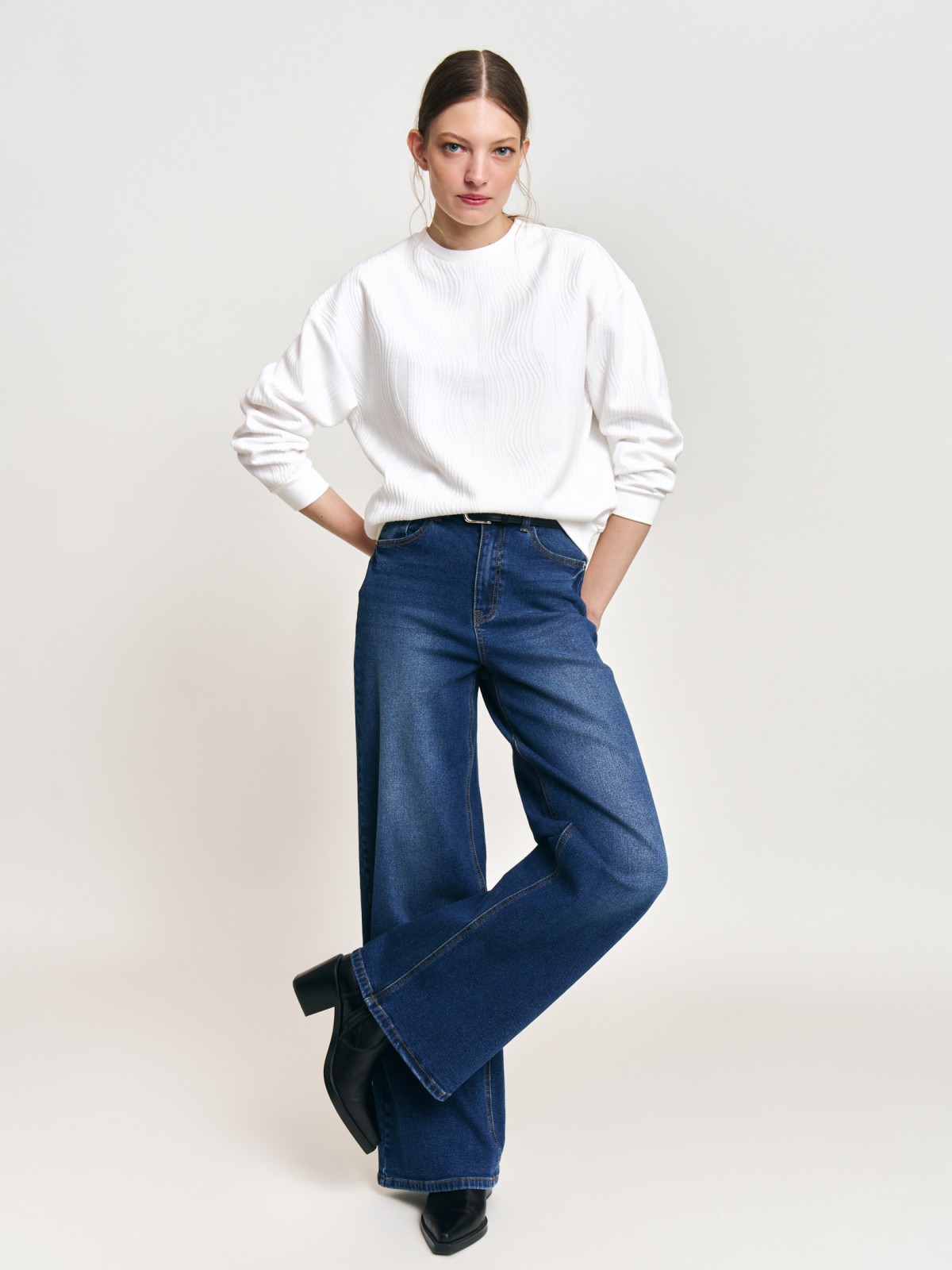 Трикотажный свитшот с фактурным узором