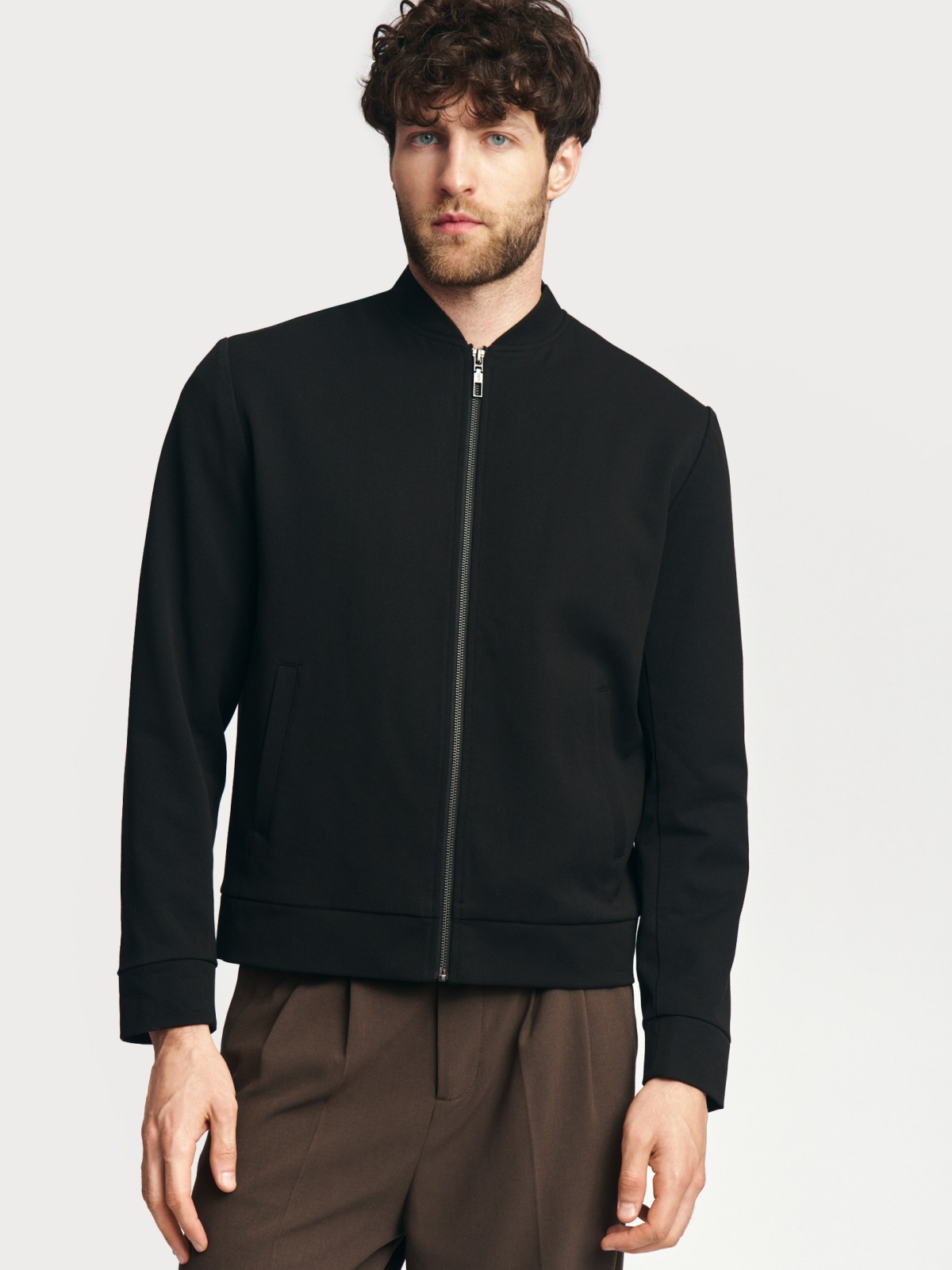 Куртка-бомбер на молнии без утеплителя