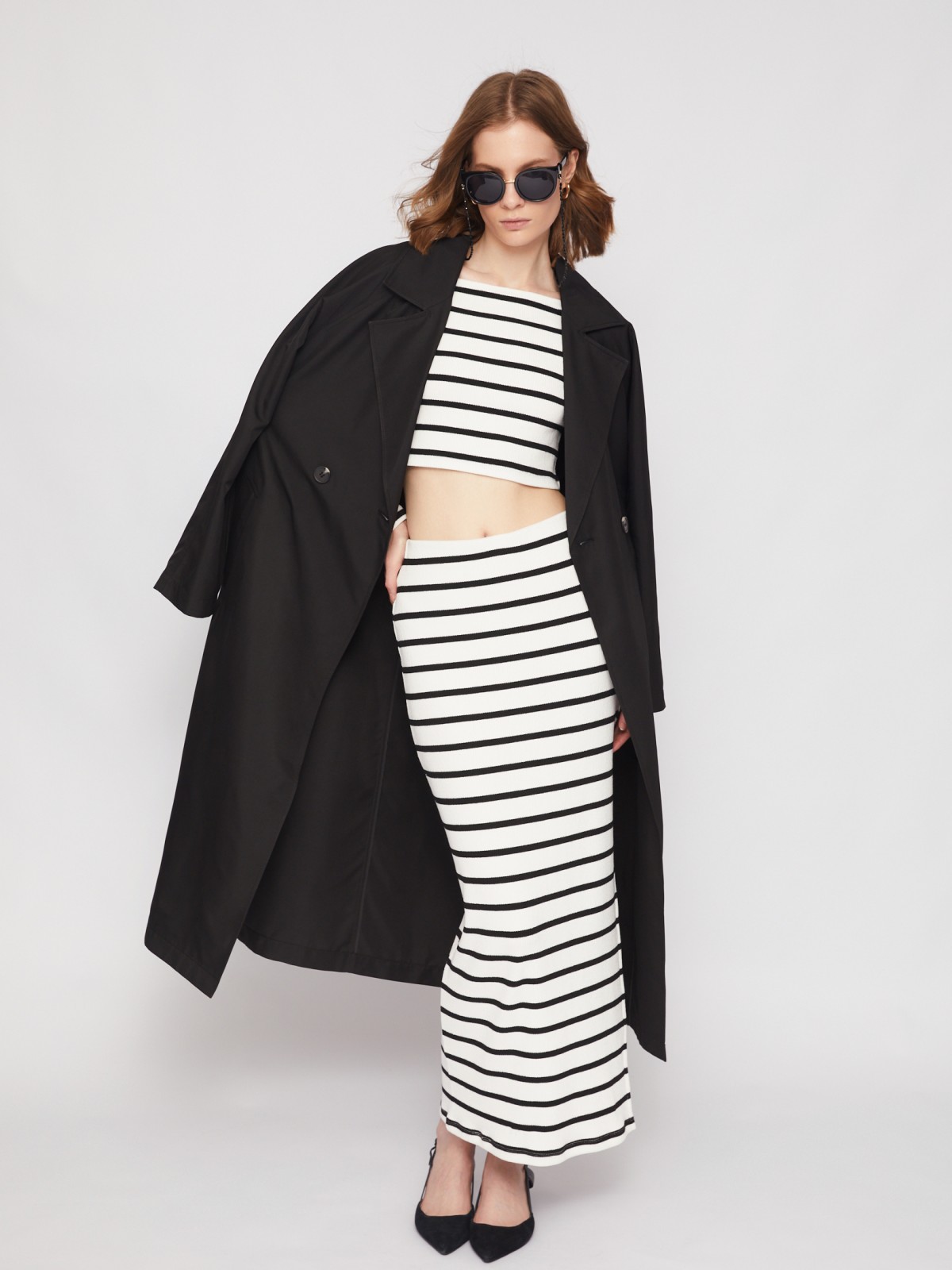 Трикотажная юбка-карандаш в полоску с разрезом