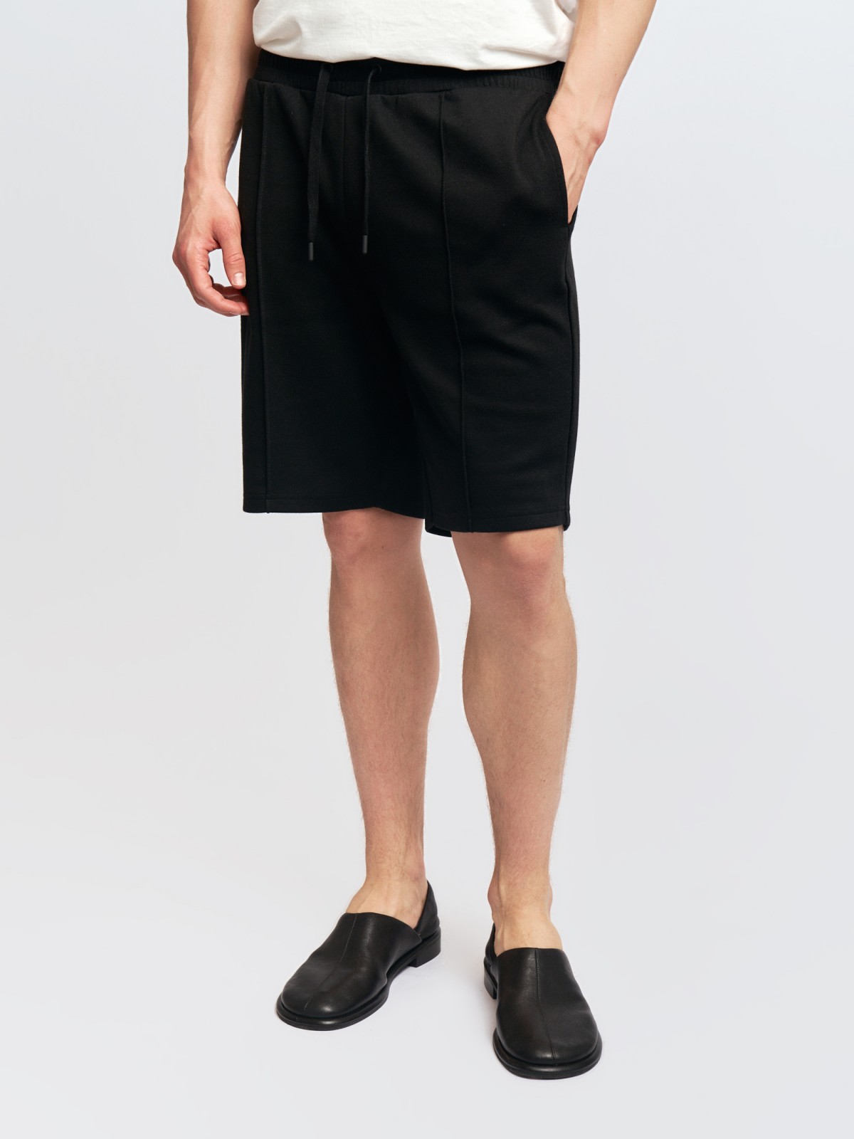 Трикотажные шорты на резинке