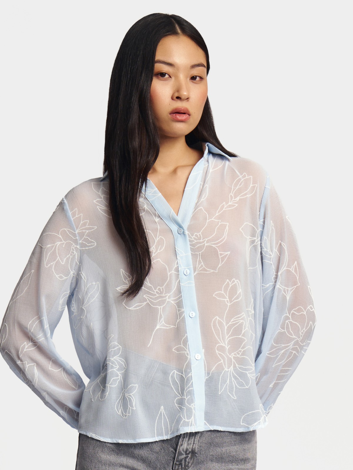 Шифоновая рубашка с вырезом на груди