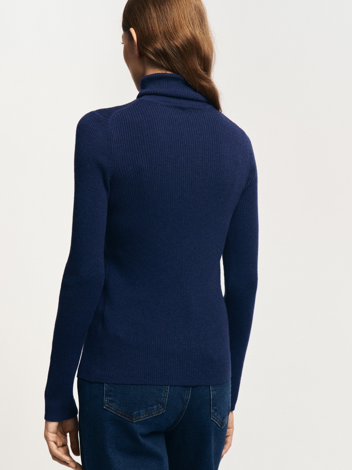 Шерстяной свитер-водолазка с горлом