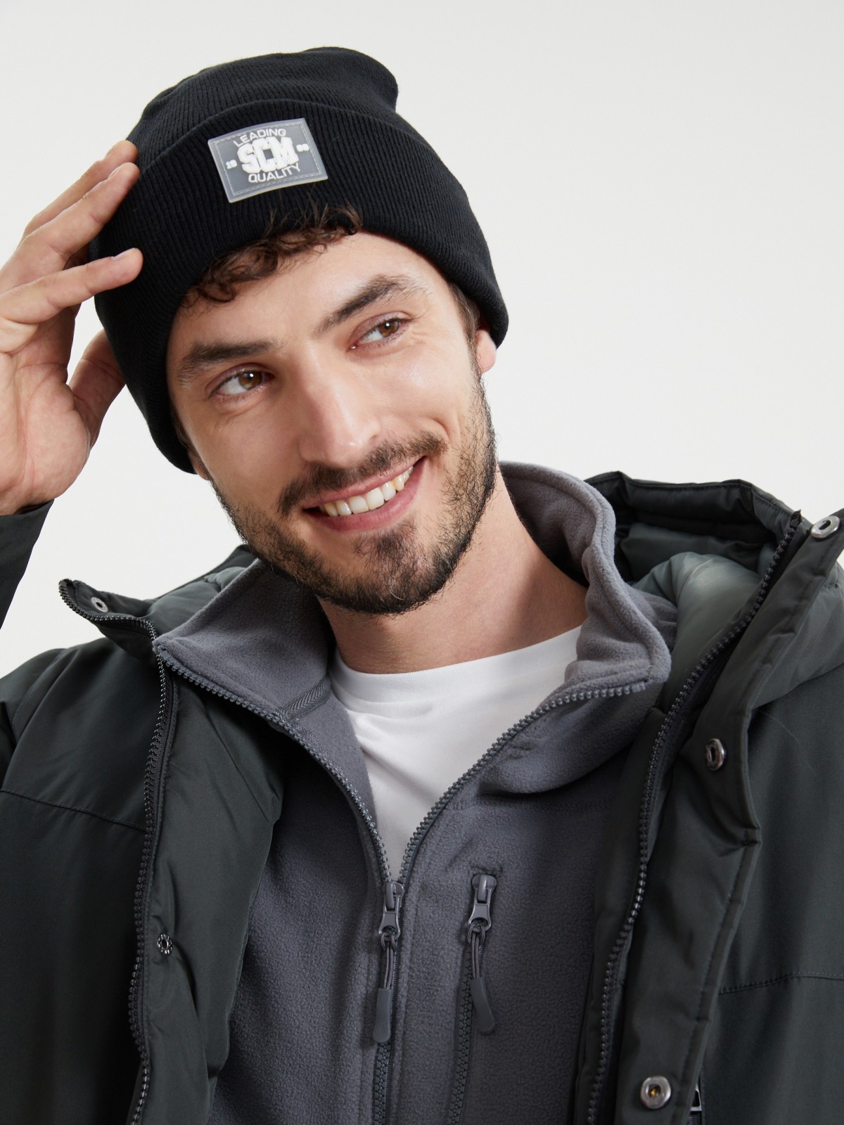 Трикотажная шапка-бини с отворотом