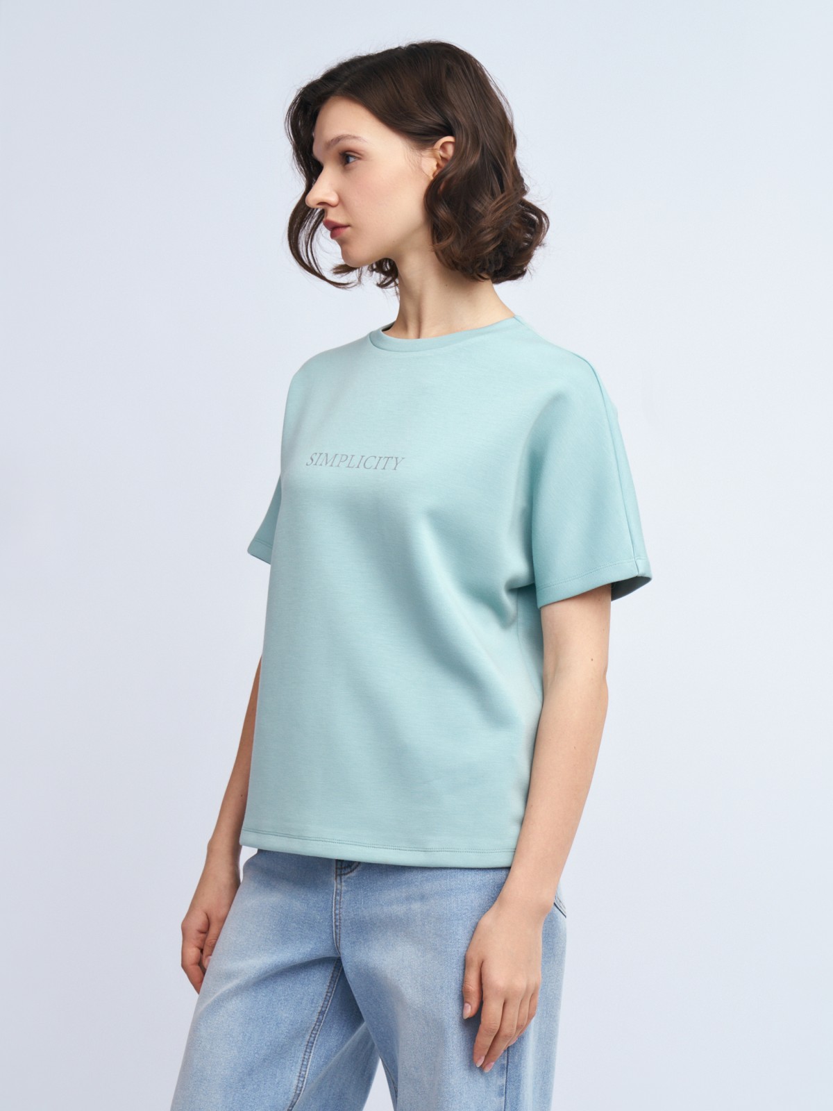 Блузка-футболка из неопрена с принтом-надписью