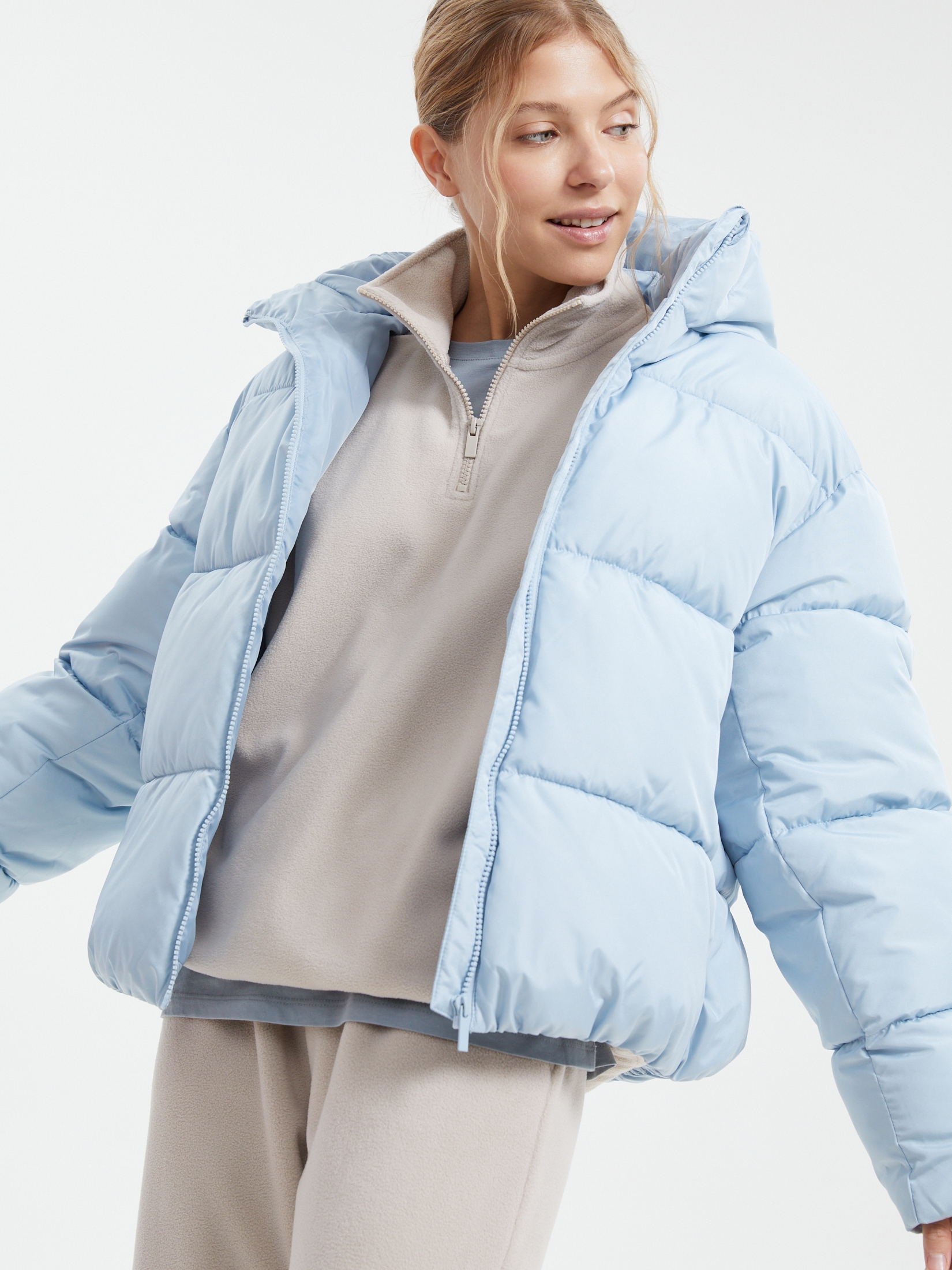 Короткая стёганая куртка с капюшоном