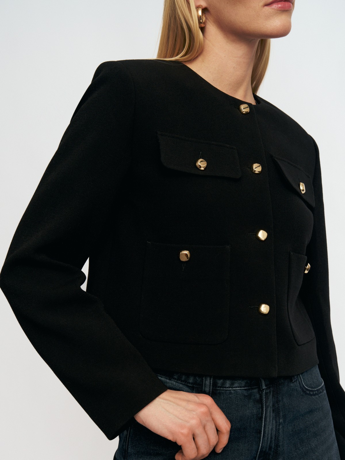Жакет прямого силуэта на пуговицах