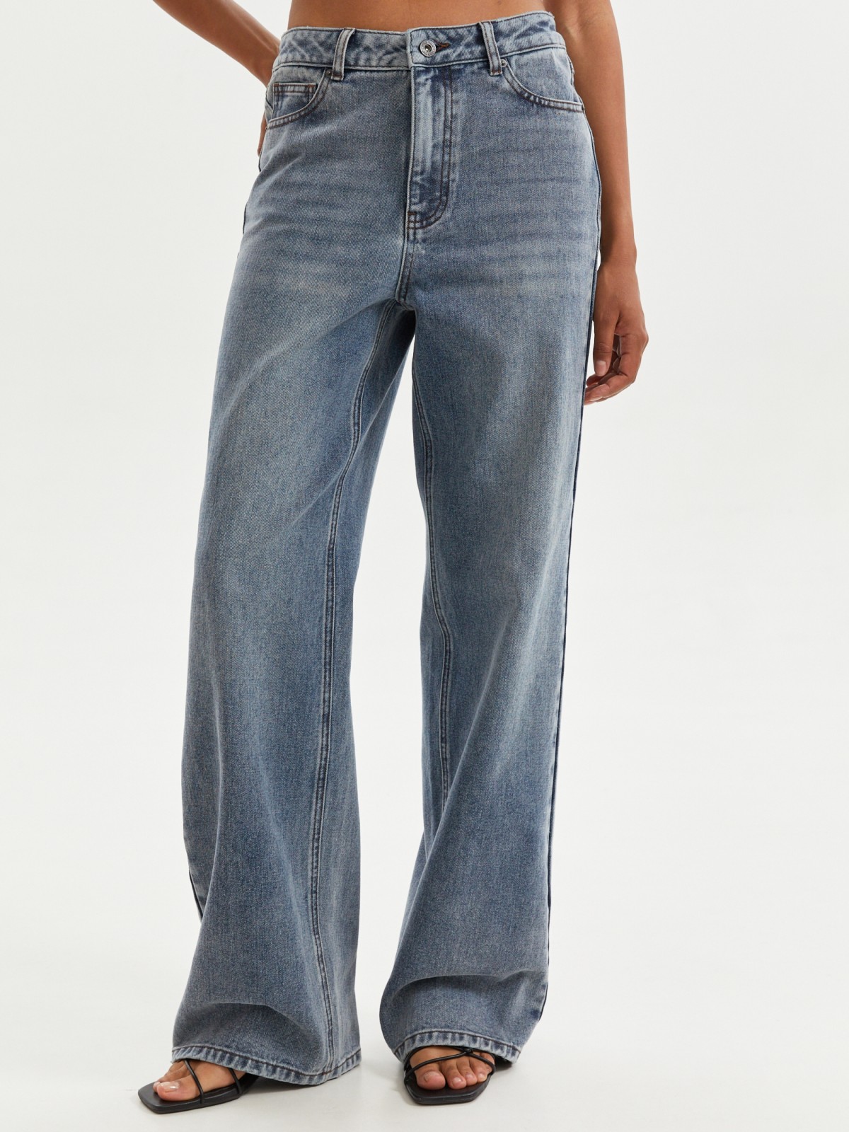 Джинсы силуэта Wide