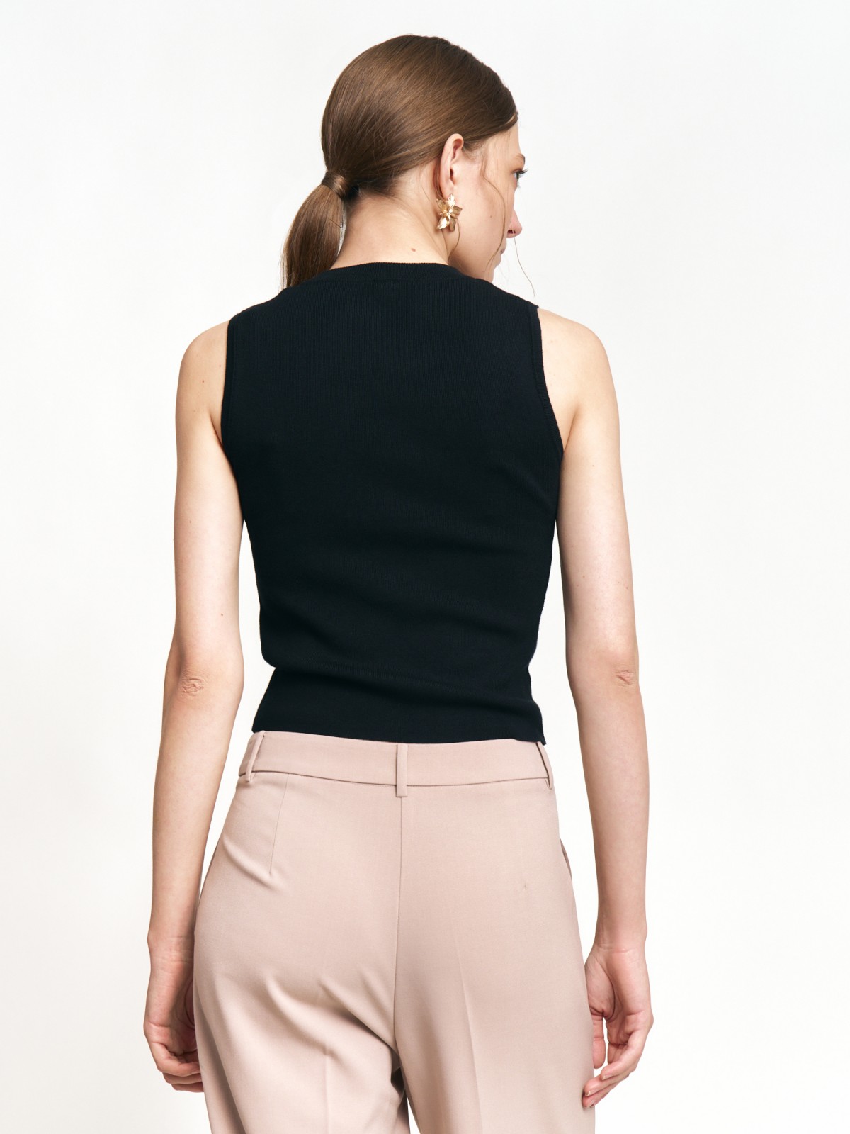 Вязаный трикотажный топ без рукавов