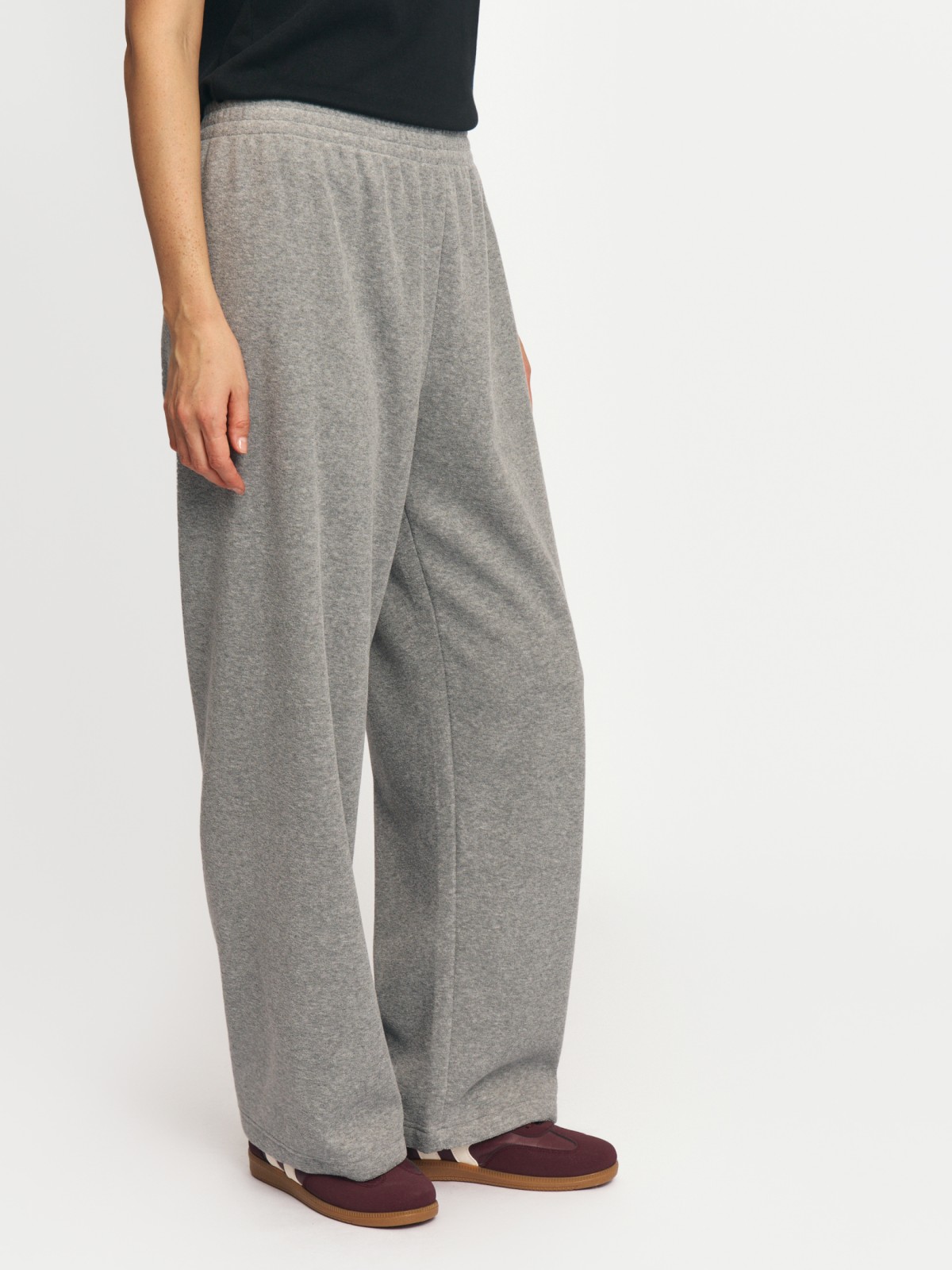 Велюровые брюки на резинке