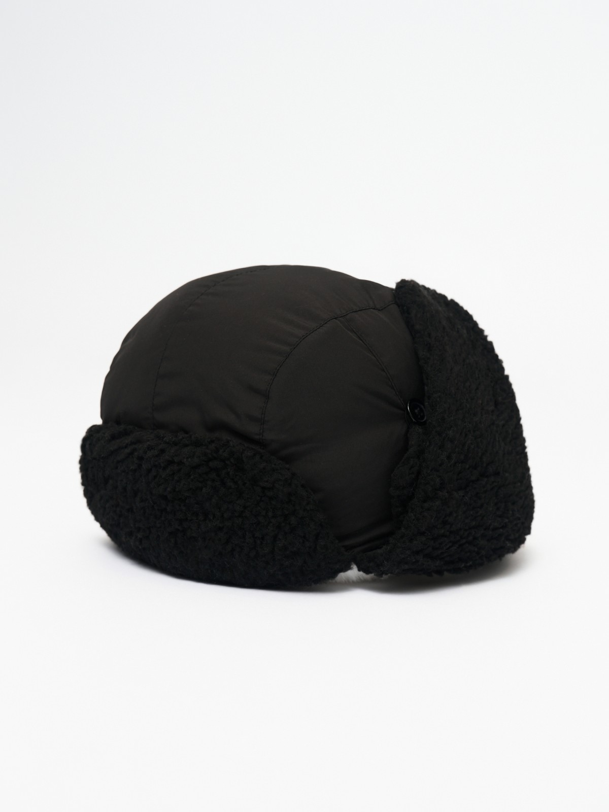 Тёплая шапка-ушанка на синтепоне