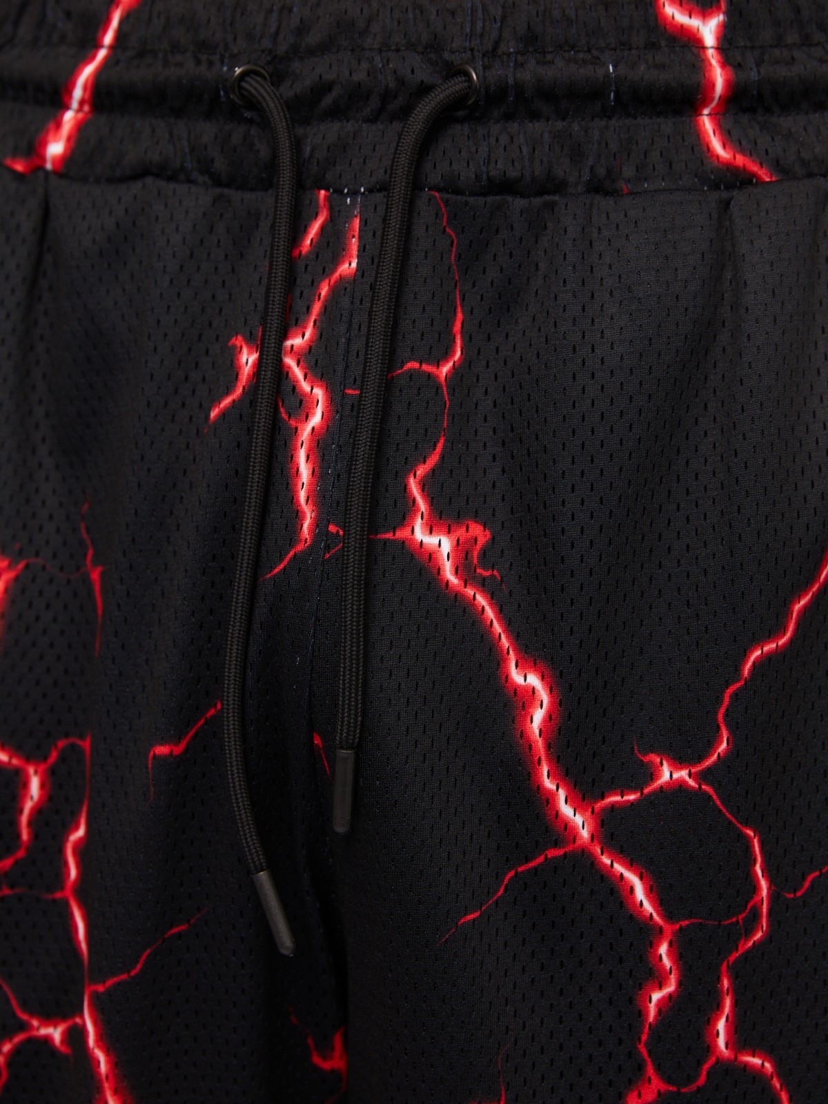 Перфорированные шорты на резинке