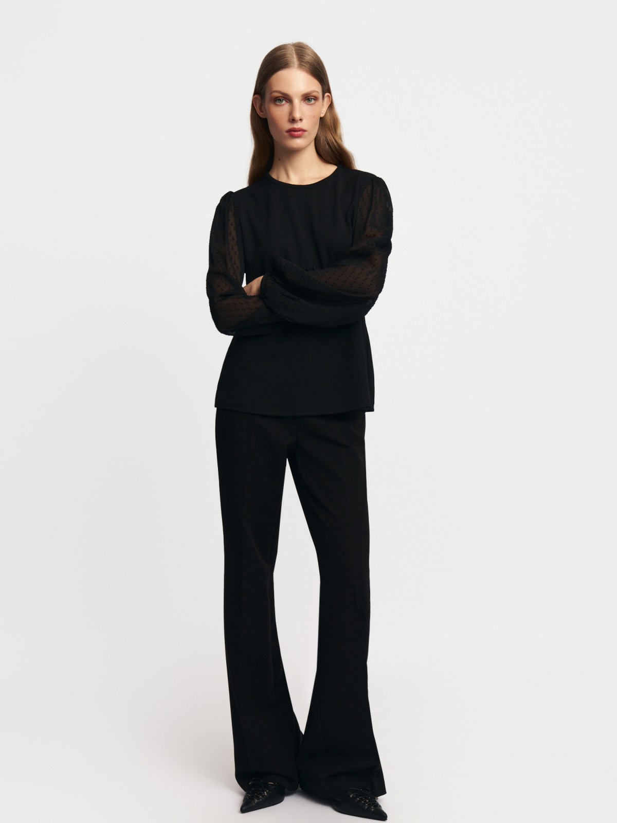 Трикотажная блузка с акцентом на рукавах