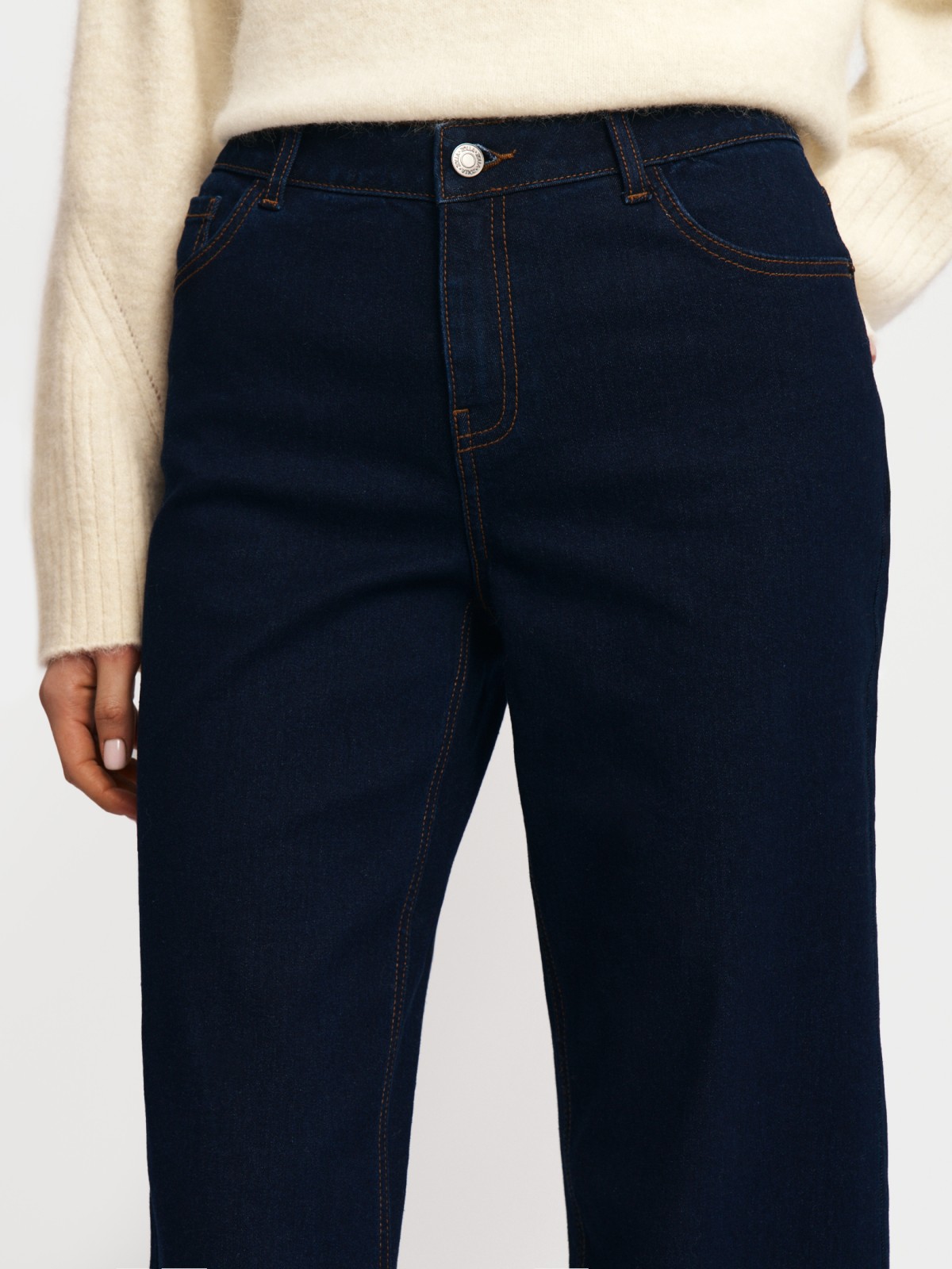 Джинсы прямого силуэта со средней посадкой