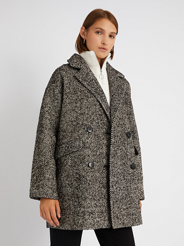 Укороченное пальто оверсайз силуэта без утеплителя с узором в полоску